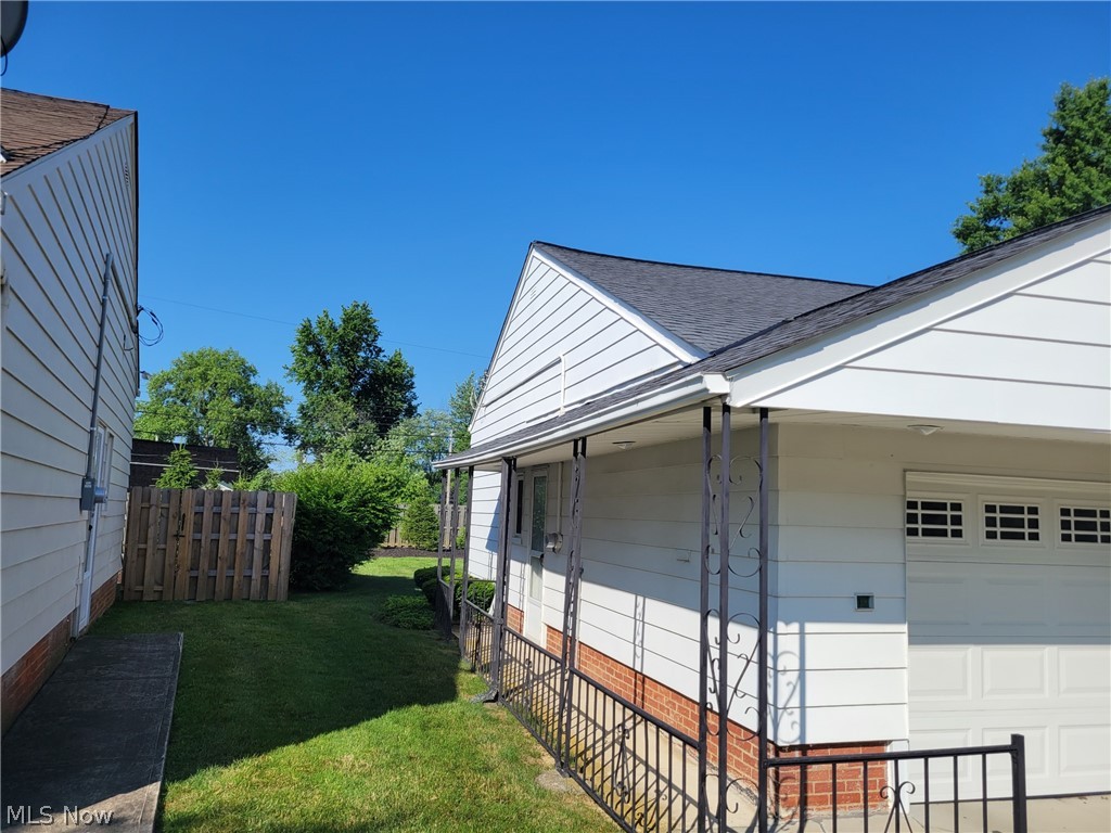 1418 Beaconfield Road Lyndhurst, OH 44124 - Photo 2 of 8
