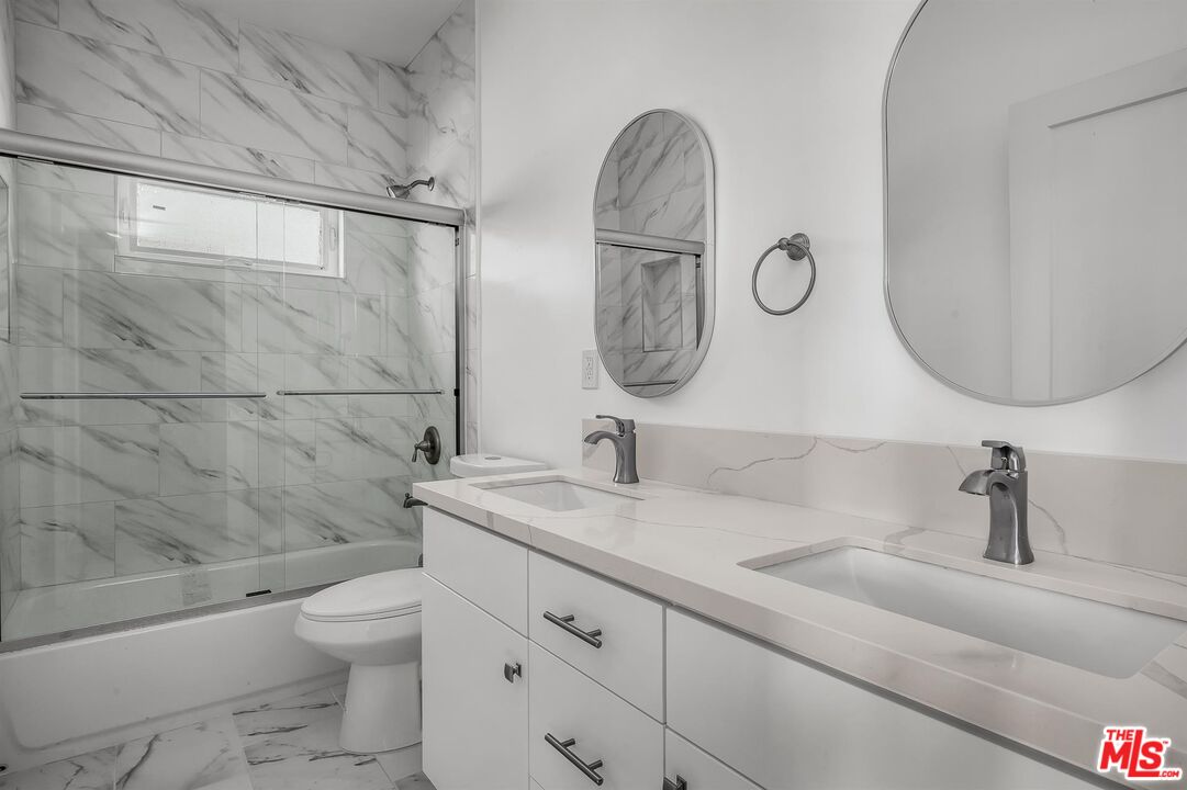 4701 Saturn Street Los Angeles, CA 90019 - Photo 17 of 34