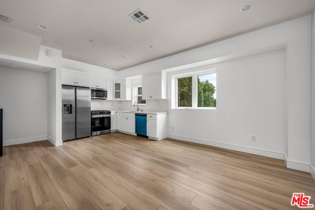 4701 Saturn Street Los Angeles, CA 90019 - Photo 26 of 34