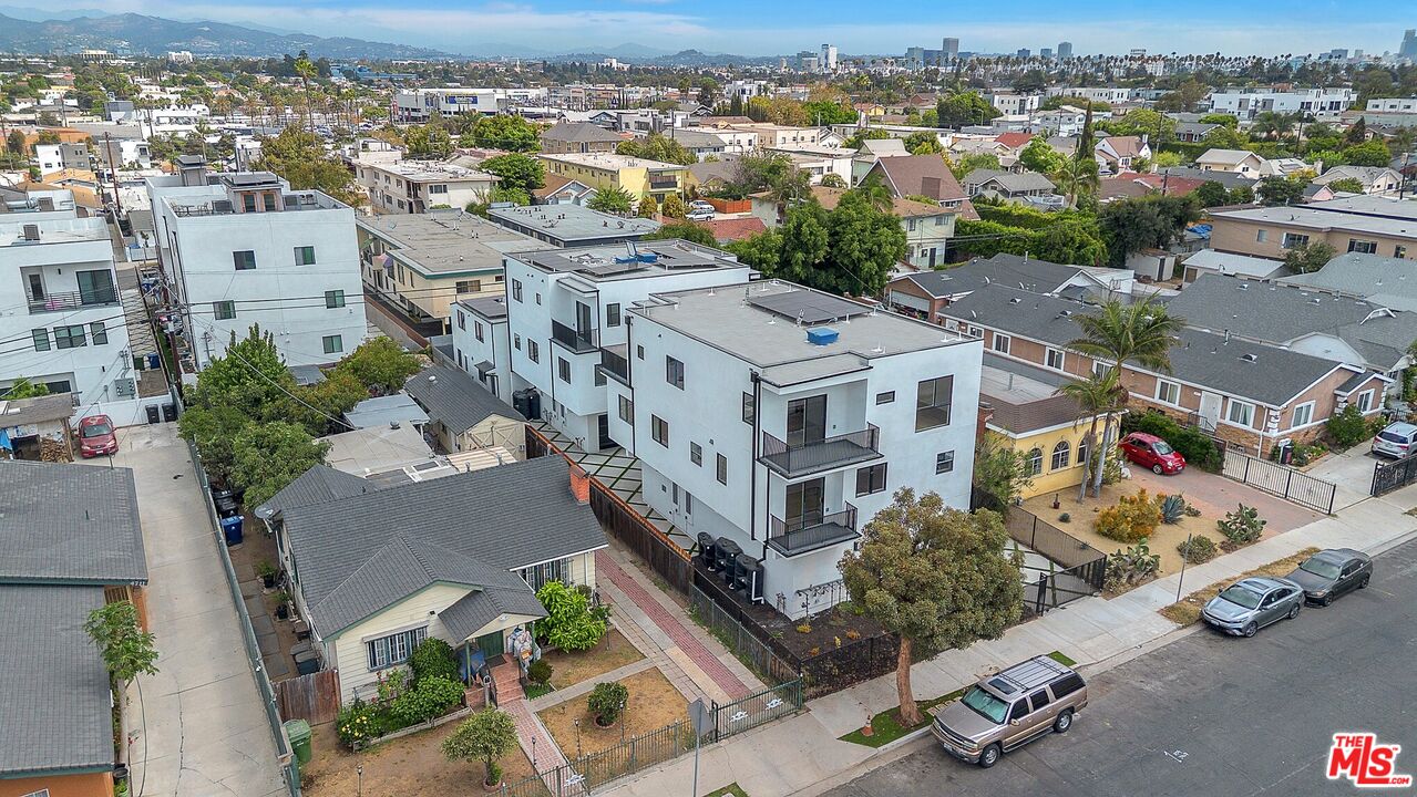 4701 Saturn Street Los Angeles, CA 90019 - Photo 30 of 34