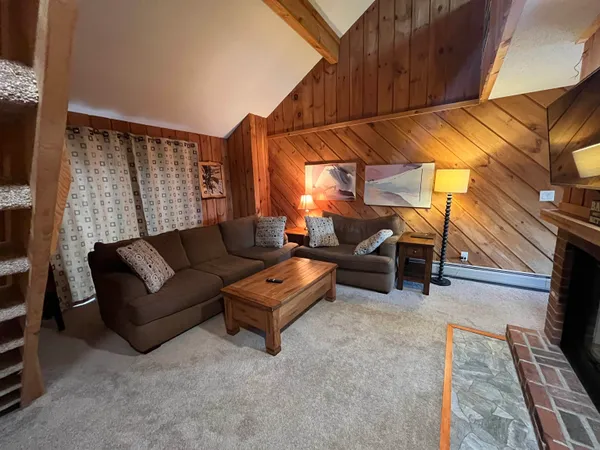 $394,000 | 9 F Brumms Way, Unit 9F, West Dover, VT 05356