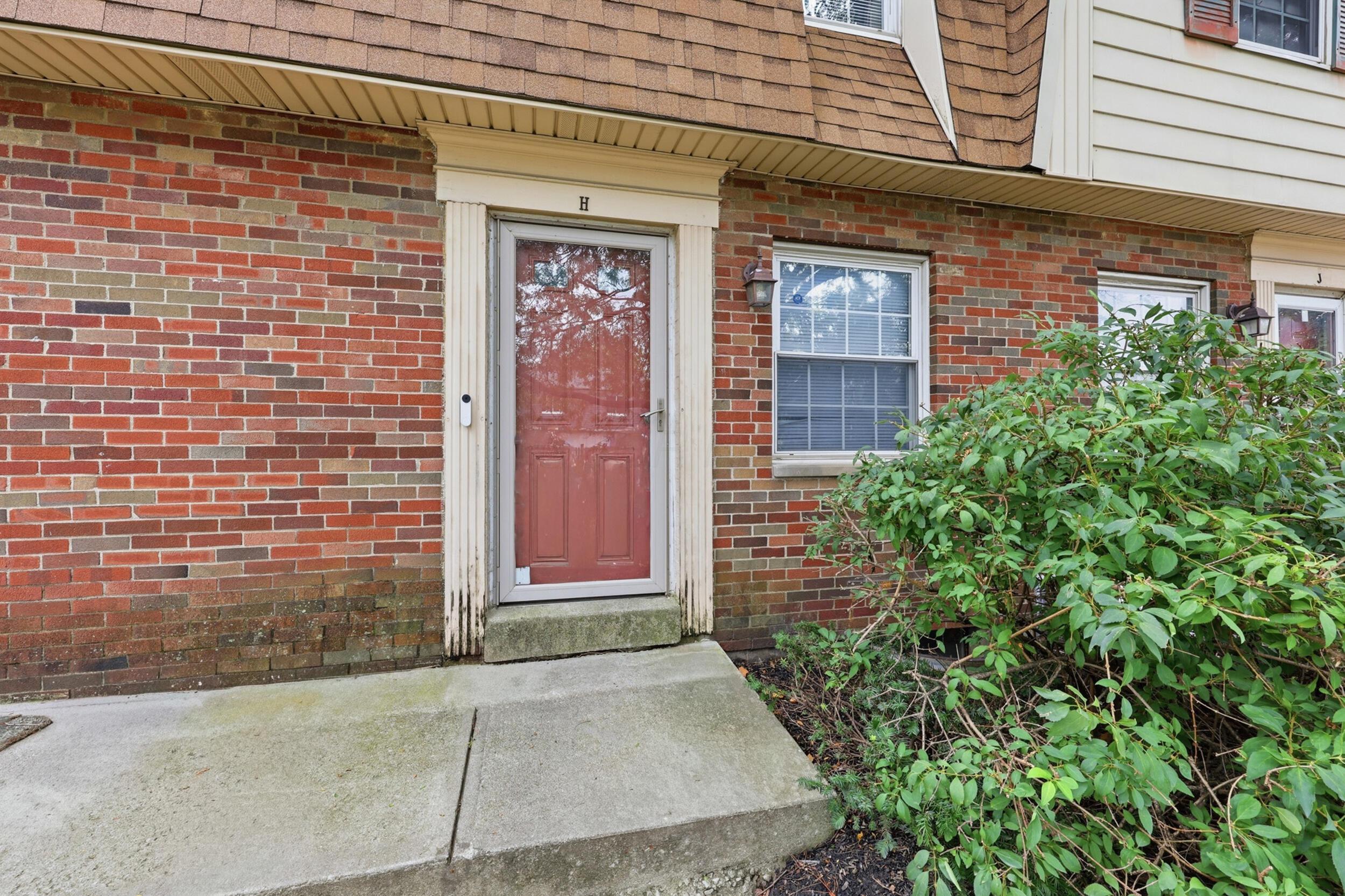 5720 Beechcroft Road, Unit H Columbus, OH 43229 - Photo 2 of 19 4_072a9642