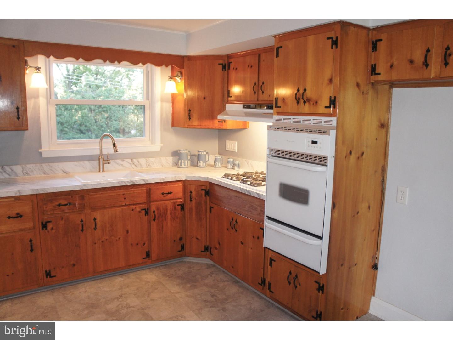 504 Wesley Road Springfield, PA 19064 - Photo 6 of 21