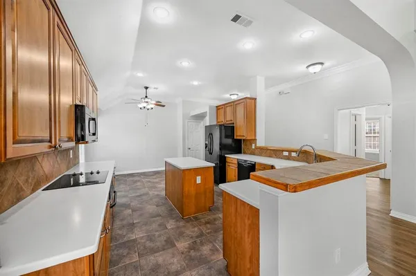 $500,000 | 1181 Noble Avenue Road, Lantana, TX 76226