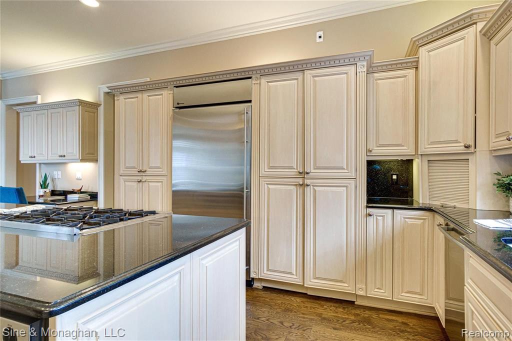 45 Roslyn Road Grosse Pointe Shores, MI 48236 - Photo 26 of 88