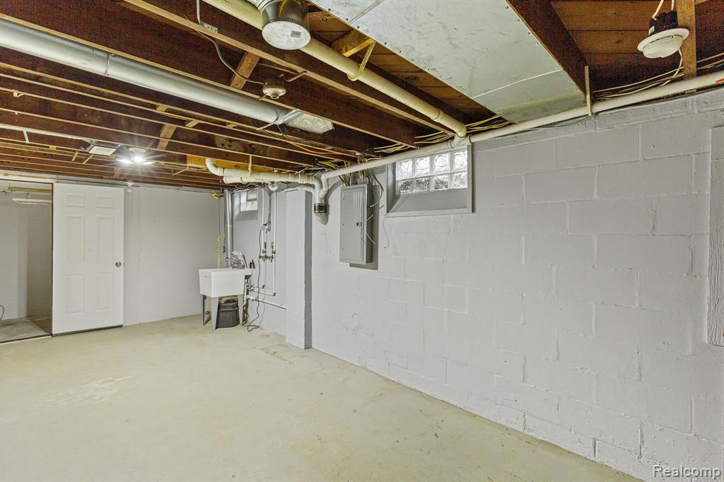 47101 Frederick Road Utica, MI 48317 - Photo 21 of 30