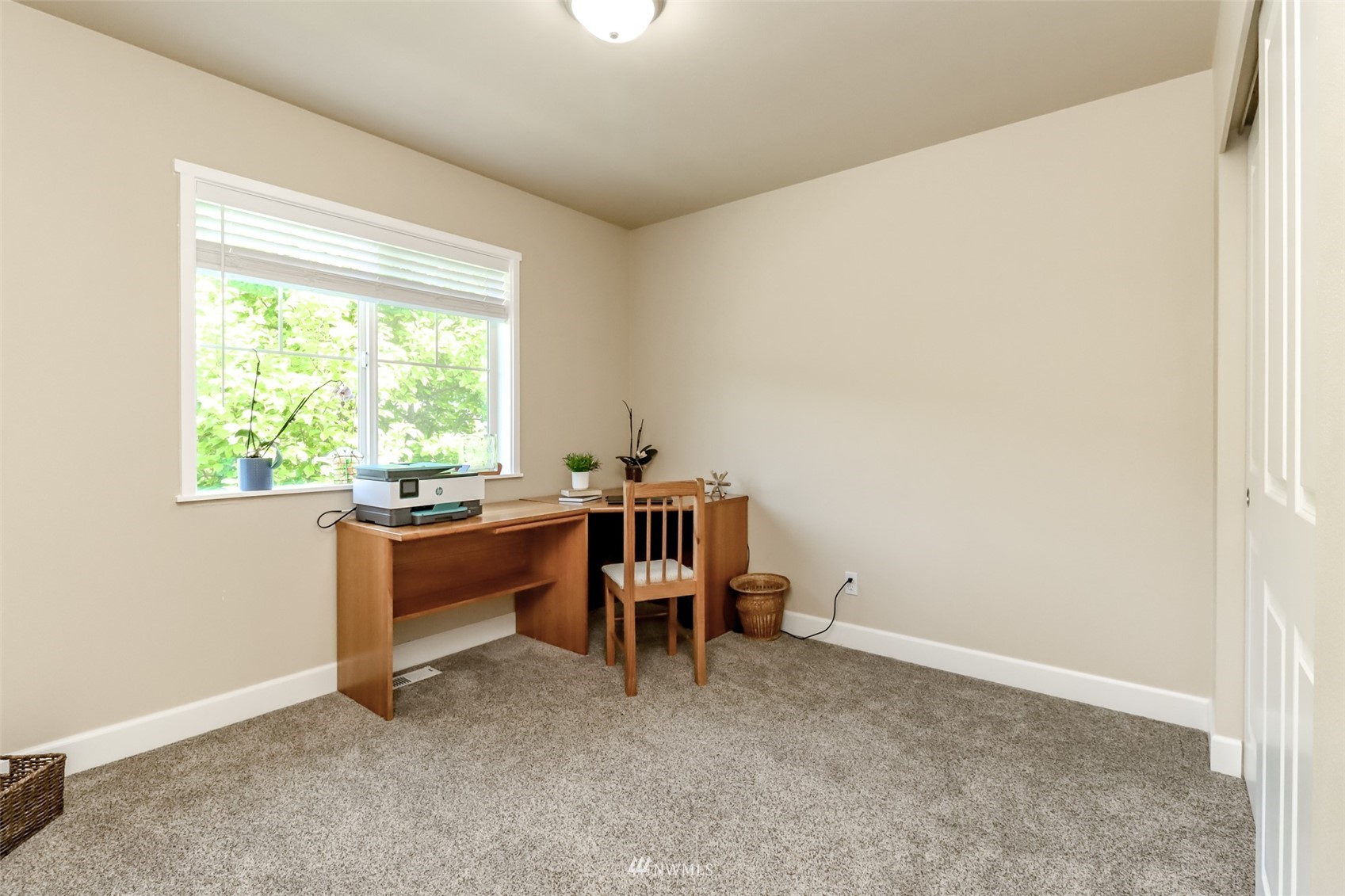 28035 Maple Ridge Way Southeast Maple Valley, WA 98038 - Photo 31 of 40 a room with furniture and window