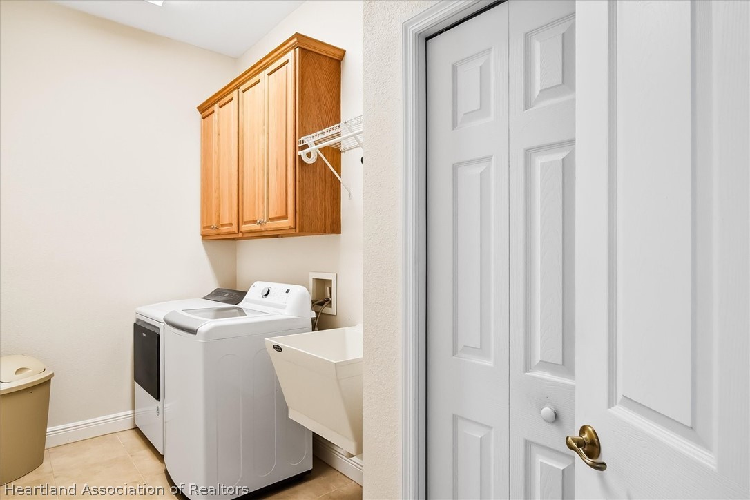 5224 Haw Branch Road Sebring, FL 33875 - Photo 29 of 40 a utility room with dryer and washer
