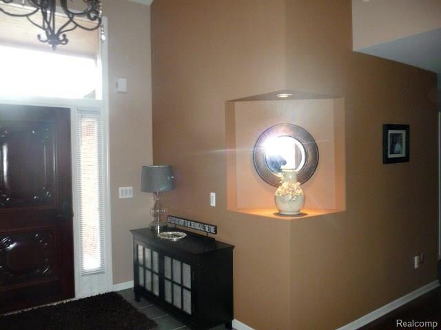 50391 Nesting Ridge Drive Macomb, MI 48044 - Photo 11 of 29 Foyer 1.jpg