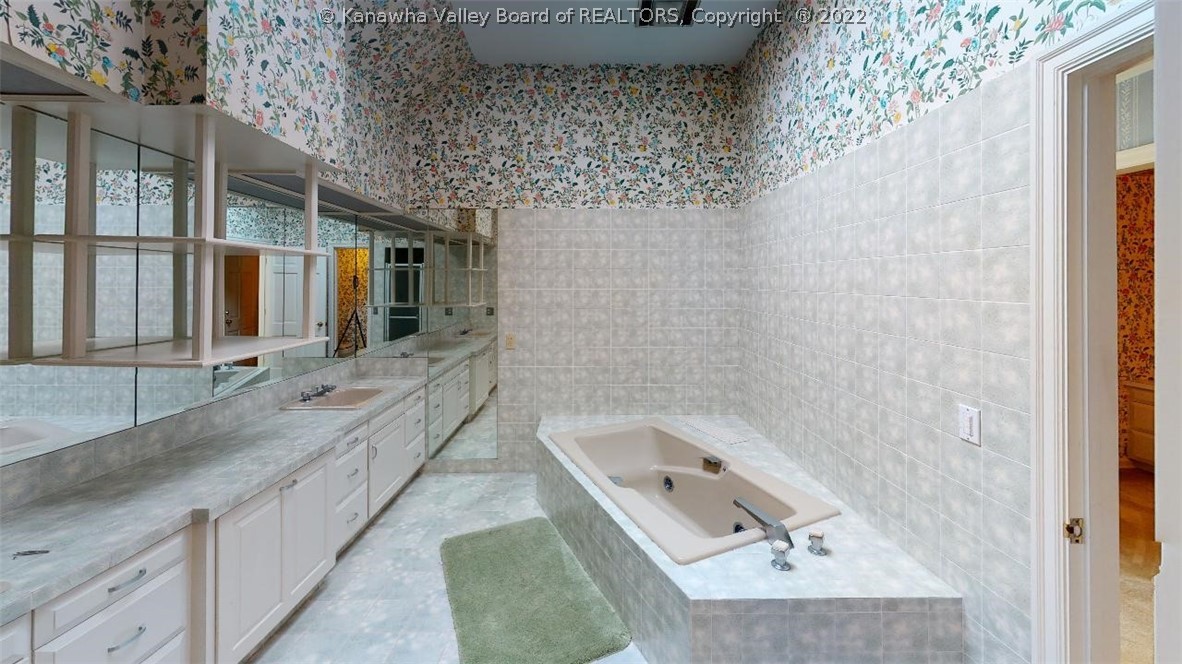 1420 Connell Road Charleston, WV 25314 - Photo 11 of 14 Master Bath