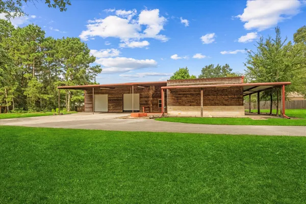$799,000 | 9250 County Road 302, Plantersville, TX 77363