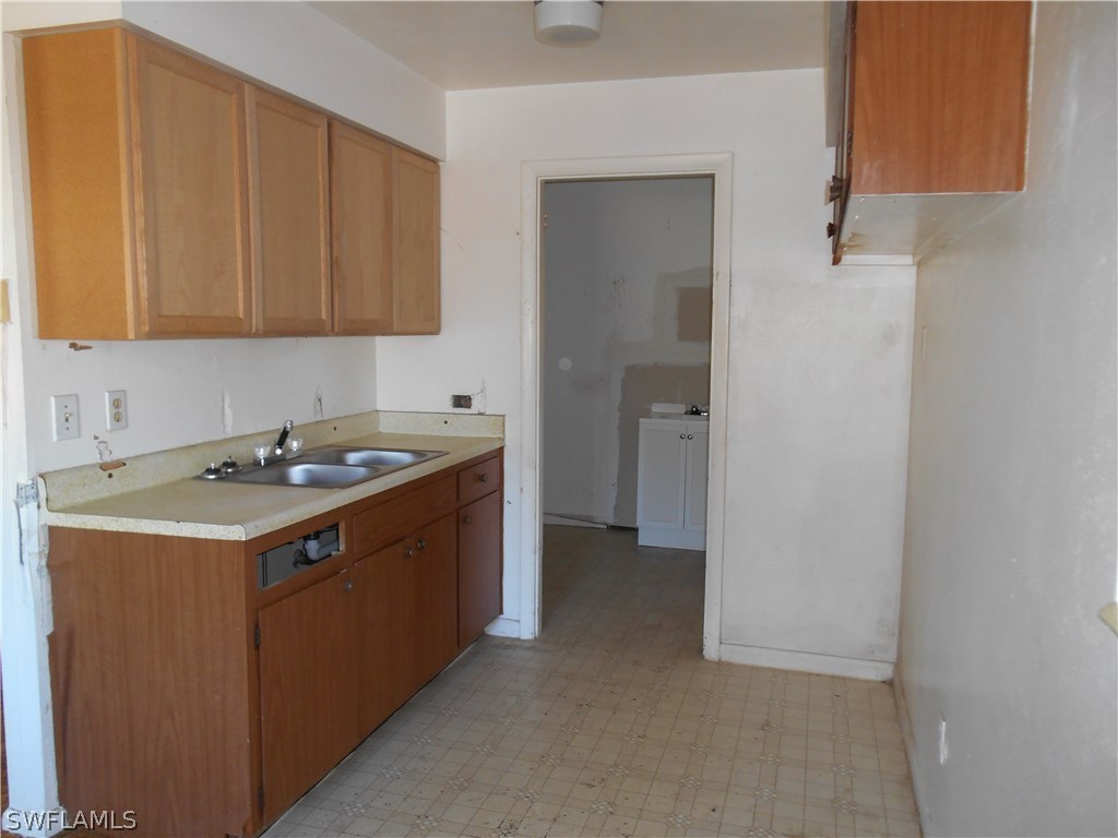 512 Wyoming Road Lehigh Acres, FL 33936 - Photo 5 of 17 a utility room with a sink