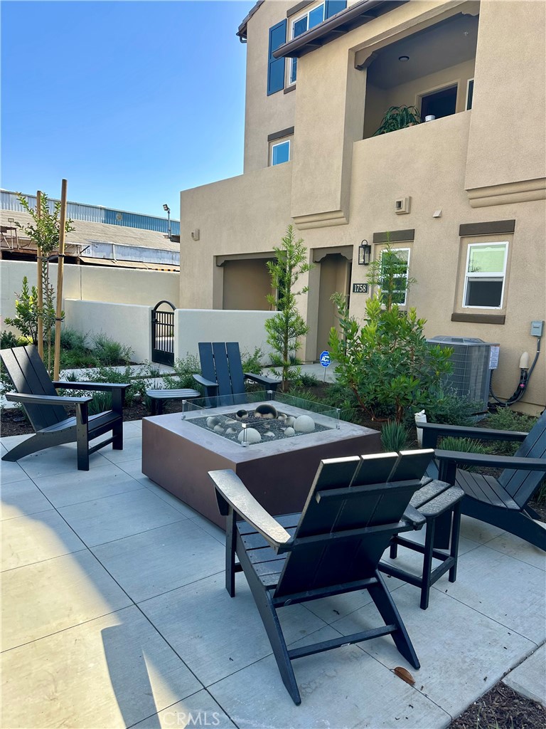 1752 West Sycamore Drive Compton, CA 90220 - Photo 4 of 21 a view of a patio with a table and chairs