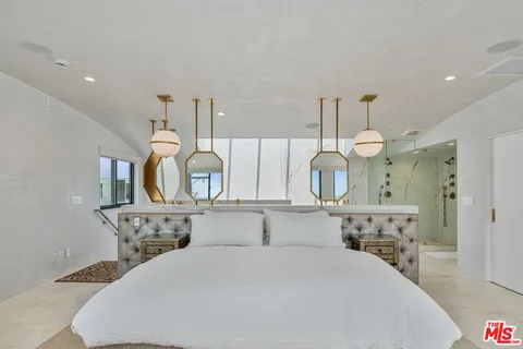 $4,995,000 | 15 Reef Street, Marina del Rey, CA 90292