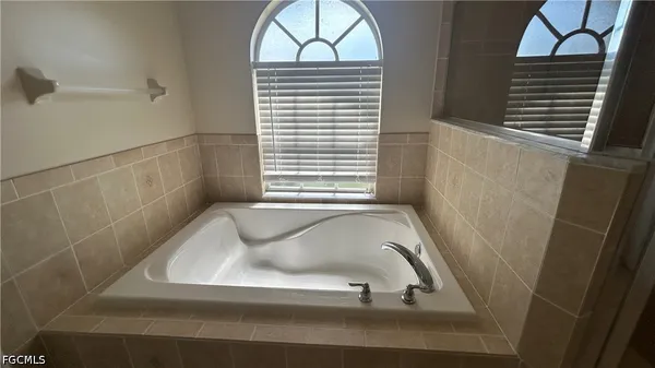$2,200 | 2117 Northwest 14th Terrace, Cape Coral, FL 33993