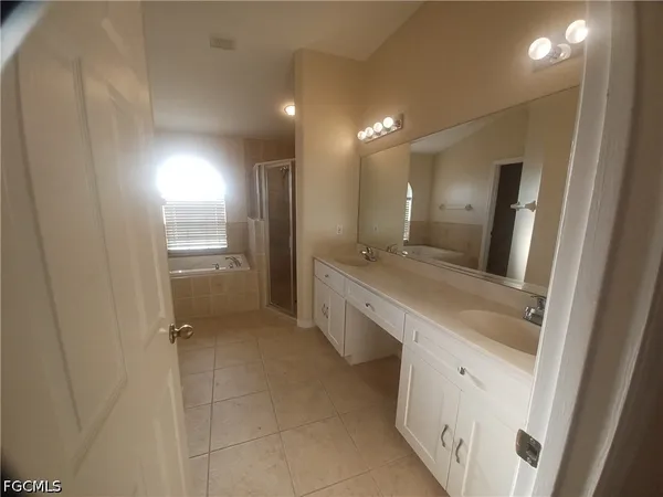 $2,200 | 2117 Northwest 14th Terrace, Cape Coral, FL 33993