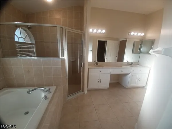 $2,200 | 2117 Northwest 14th Terrace, Cape Coral, FL 33993