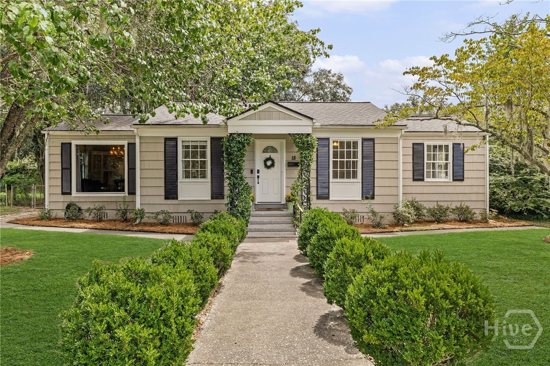 18 Pine Valley Road Savannah, GA 31404 - Photo 1 of 32 Welcome home!
