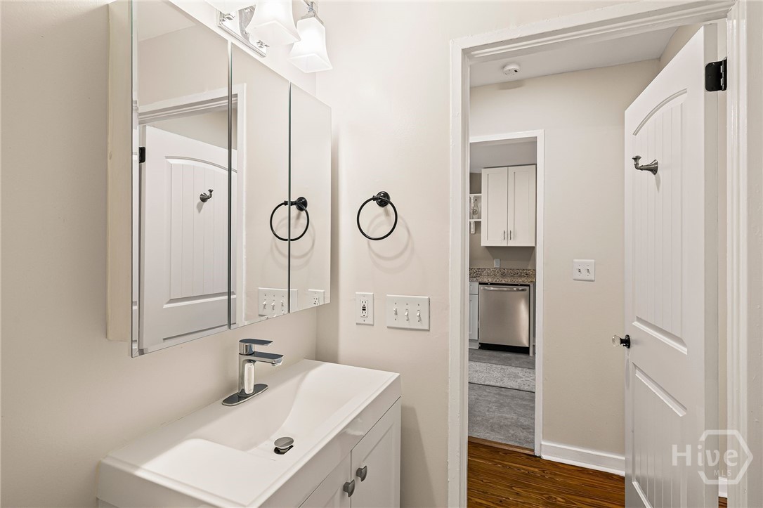 18 Pine Valley Road Savannah, GA 31404 - Photo 13 of 32 Full bath