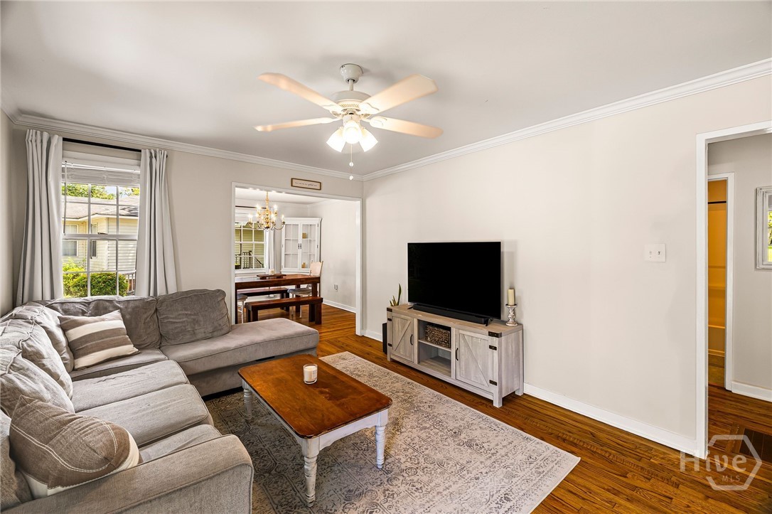18 Pine Valley Road Savannah, GA 31404 - Photo 4 of 32 Living room