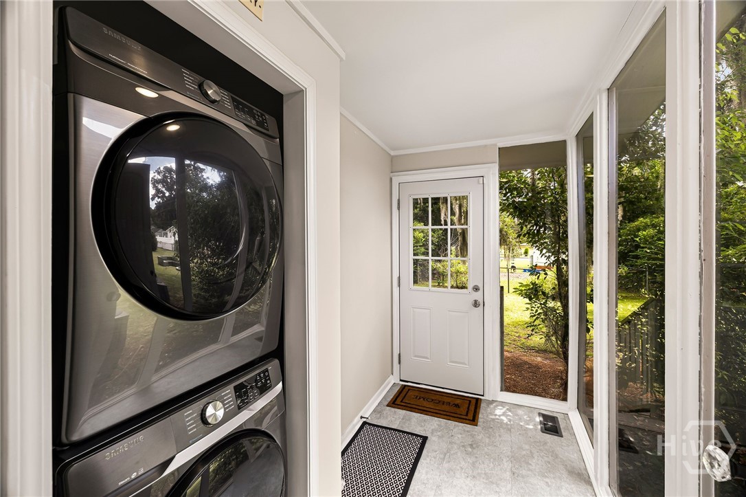 18 Pine Valley Road Savannah, GA 31404 - Photo 7 of 32 Sun drenched laundry room
