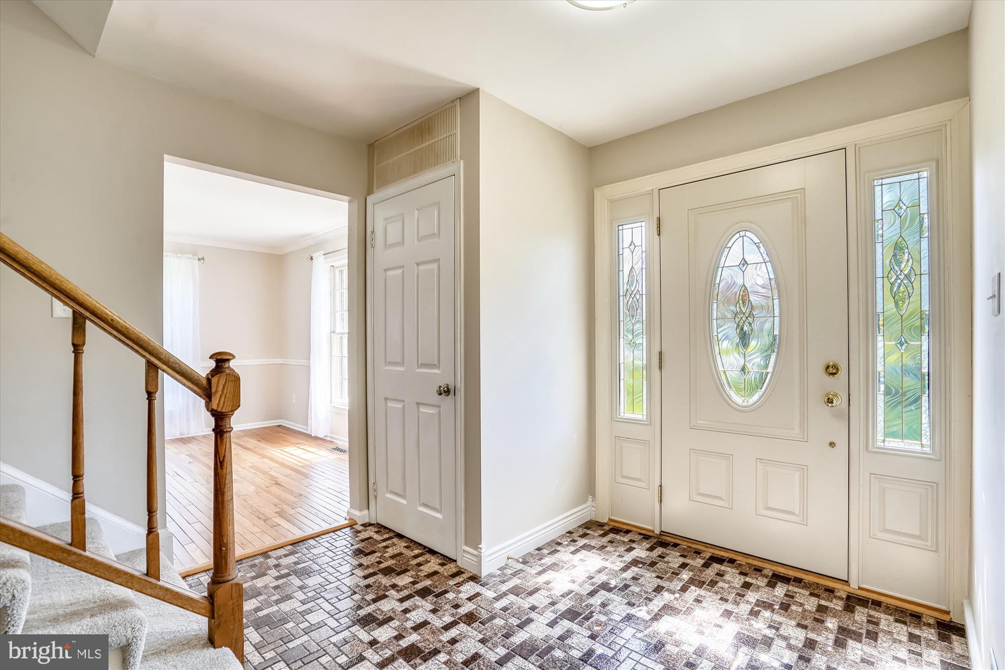 1137 Bandy Run Road Herndon, VA 20170 - Photo 3 of 42 Entrance Foyer