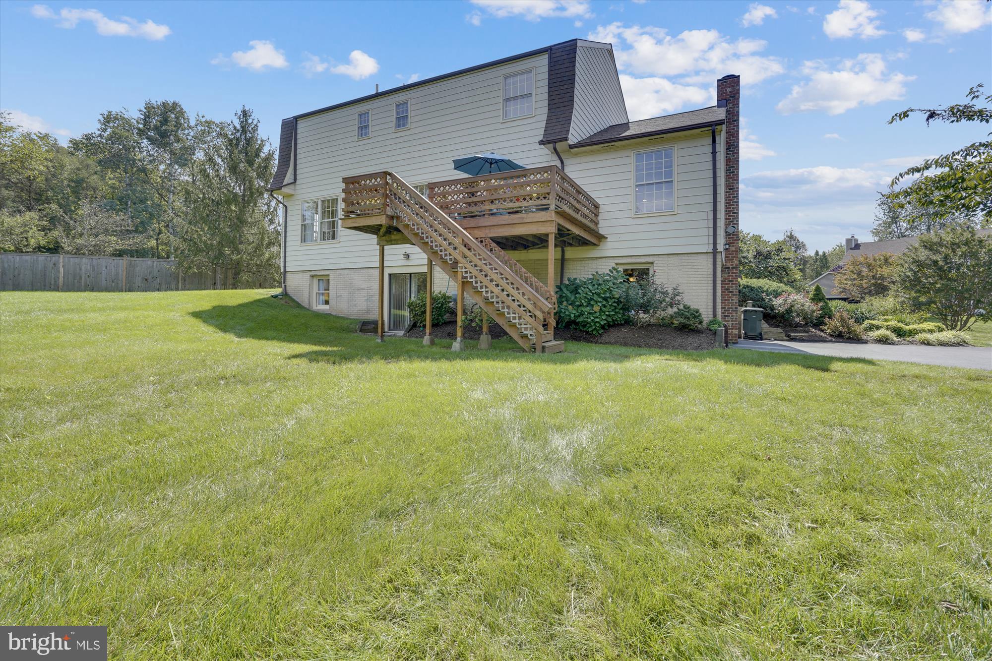 1137 Bandy Run Road Herndon, VA 20170 - Photo 32 of 42 Deck w/stairs to rear yard