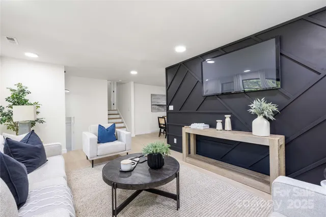 $514,000 | 3801 Woodleaf Road, Charlotte, NC 28205