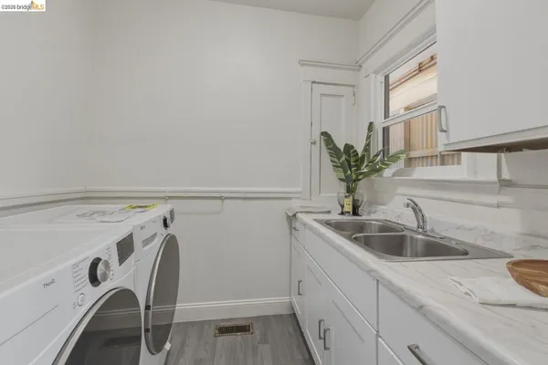 $1,100,000 | 523 25th Street, Oakland, CA 94612