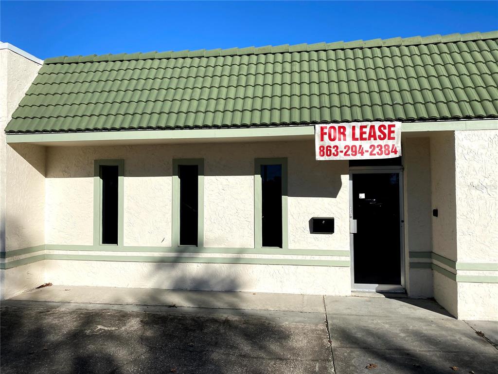 324 4th Street Northwest Winter Haven, FL 33881 - Photo 1 of 18 a view of a large building