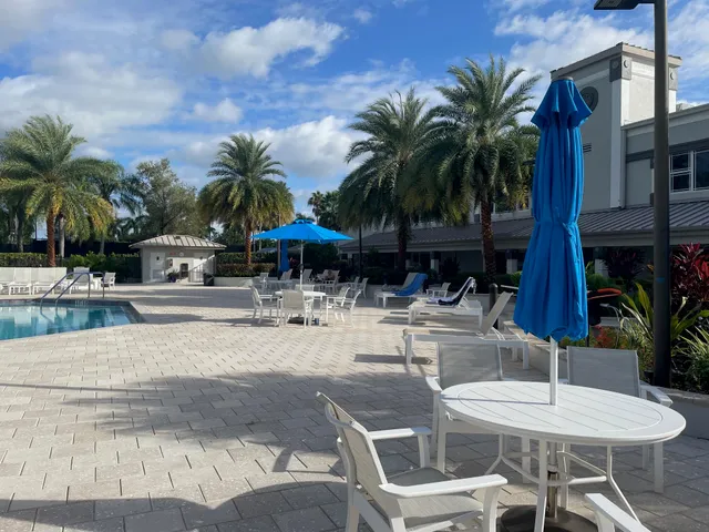 $3,200 | 9709 Shadybrook Drive, Unit 201, Boynton Beach, FL 33437