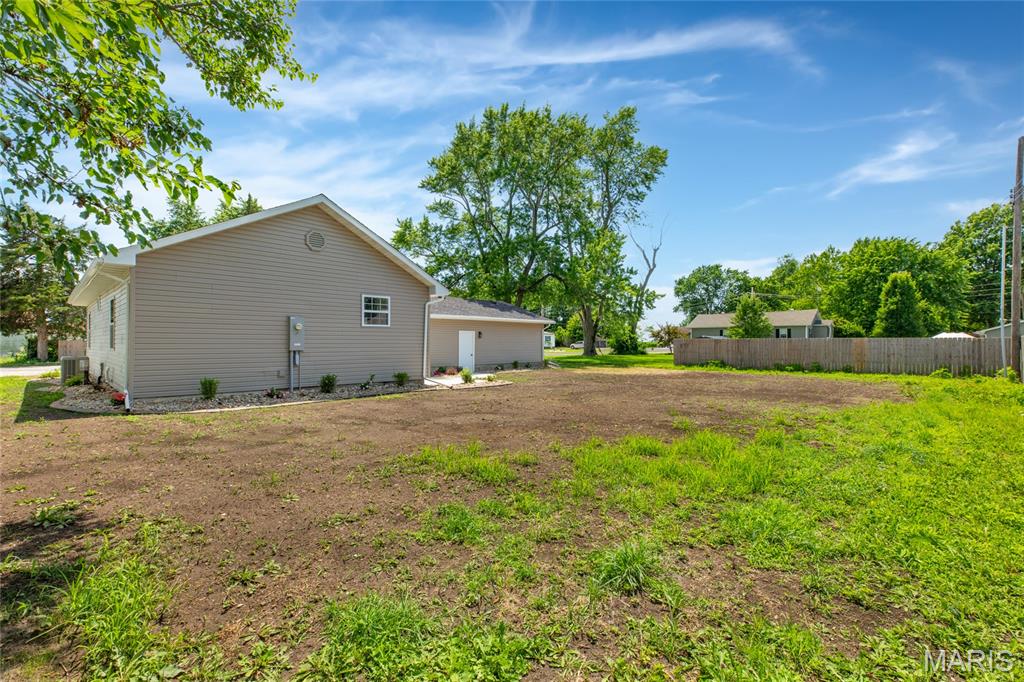 503 West Chestnut Street Gillespie, IL 62033 - Photo 8 of 41
