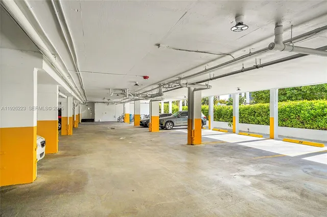 $1,900 | 17800 Atlantic Boulevard, Unit 409, Sunny Isles Beach, FL 33160