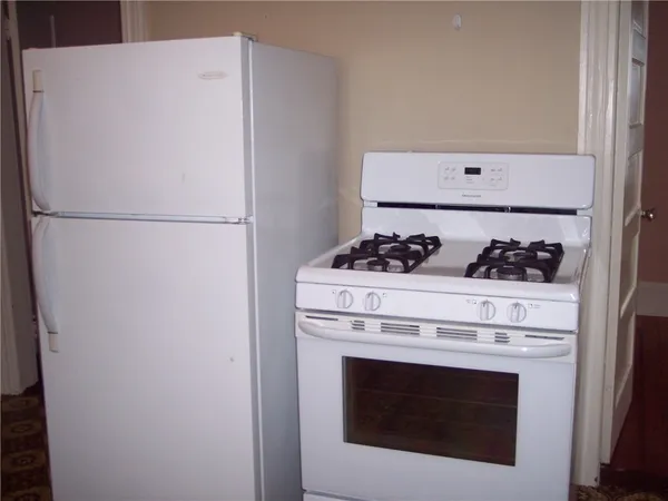 $1,250 | 427 High Street, Unit 3, Bristol, RI 02809