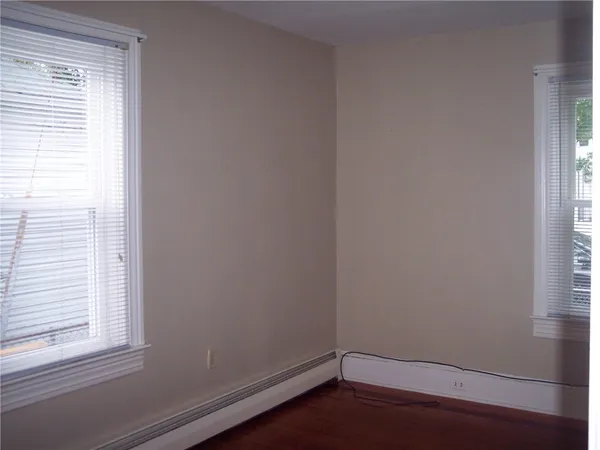 $1,250 | 427 High Street, Unit 3, Bristol, RI 02809