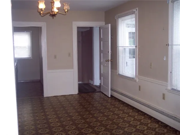 $1,250 | 427 High Street, Unit 3, Bristol, RI 02809