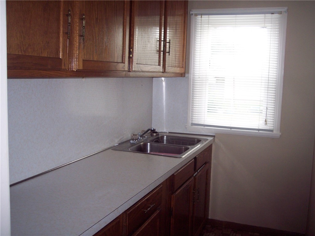 427 High Street, Unit 3 Bristol, RI 02809 - Photo 5 of 8 PANTRY OFF KITCHEN