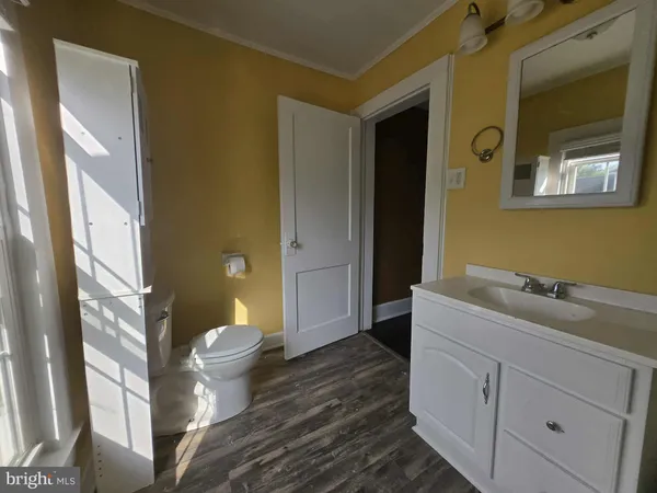 a view of walk in closet