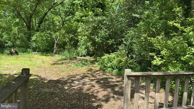 a way to rooms with wooden floor