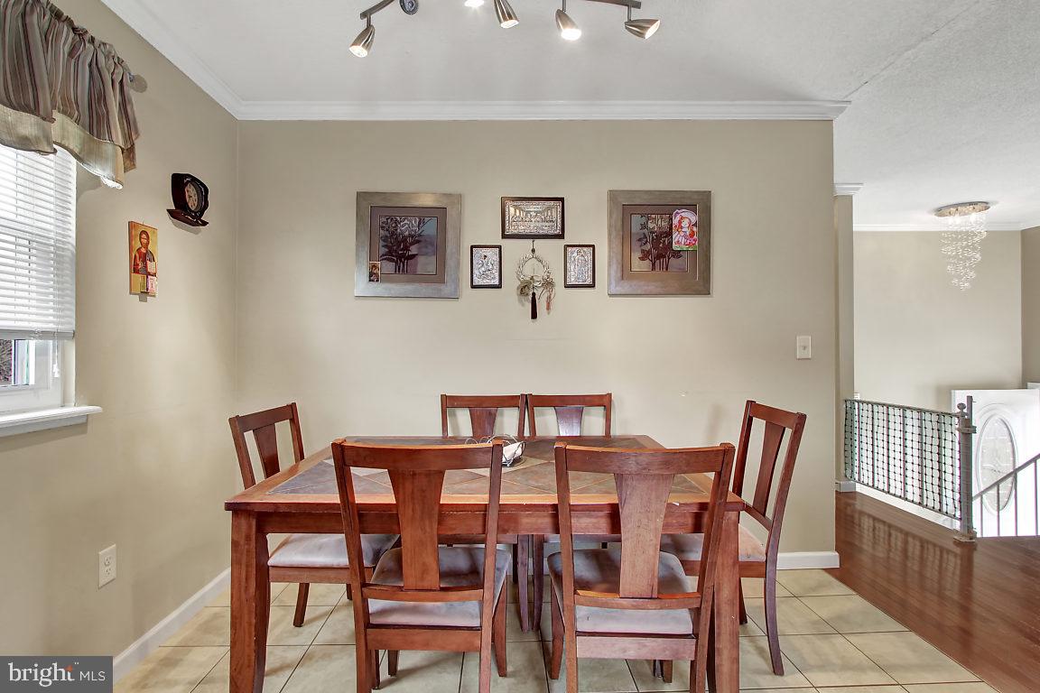3613 Harrowgate Road York, PA 17402 - Photo 5 of 24 Eat In Kitchen w/ Crown Moulding