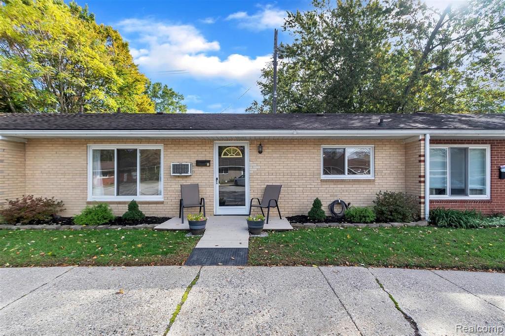 308 North Rochester Road, Unit 16 Clawson, MI 48017 - Photo 1 of 23