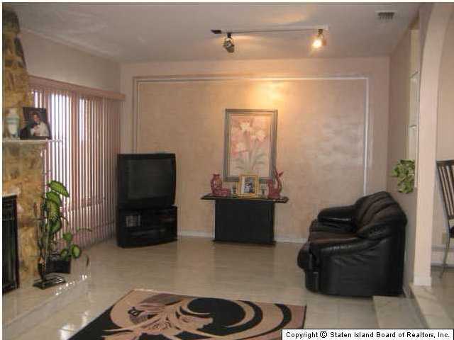 44 Ridge Avenue Staten Island, NY 10304 - Photo 3 of 9 Additional Photo