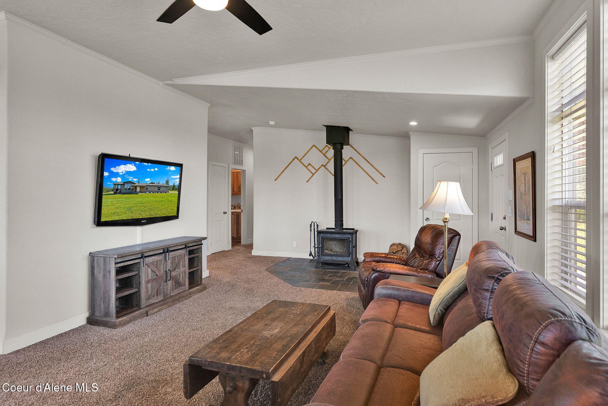 241 Promised Ridge Priest River, ID 83856 - Photo 8 of 58 Living Room
