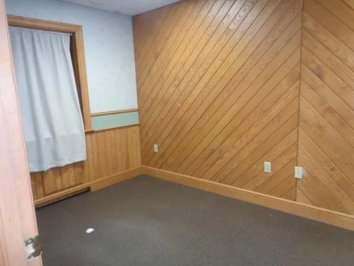a view of empty room with window