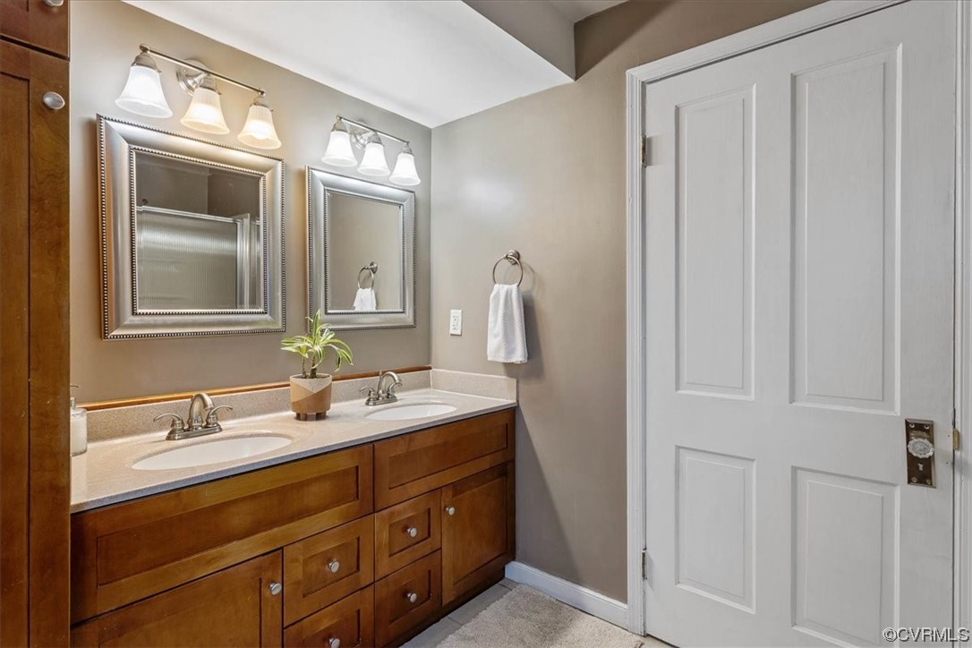 708 Hamilton Avenue Colonial Heights, VA 23834 - Photo 19 of 32 a bathroom with a double vanity sink and a mirror