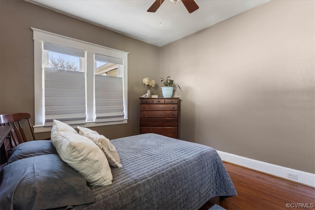 708 Hamilton Avenue Colonial Heights, VA 23834 - Photo 26 of 32 a bedroom with a bed and a desk
