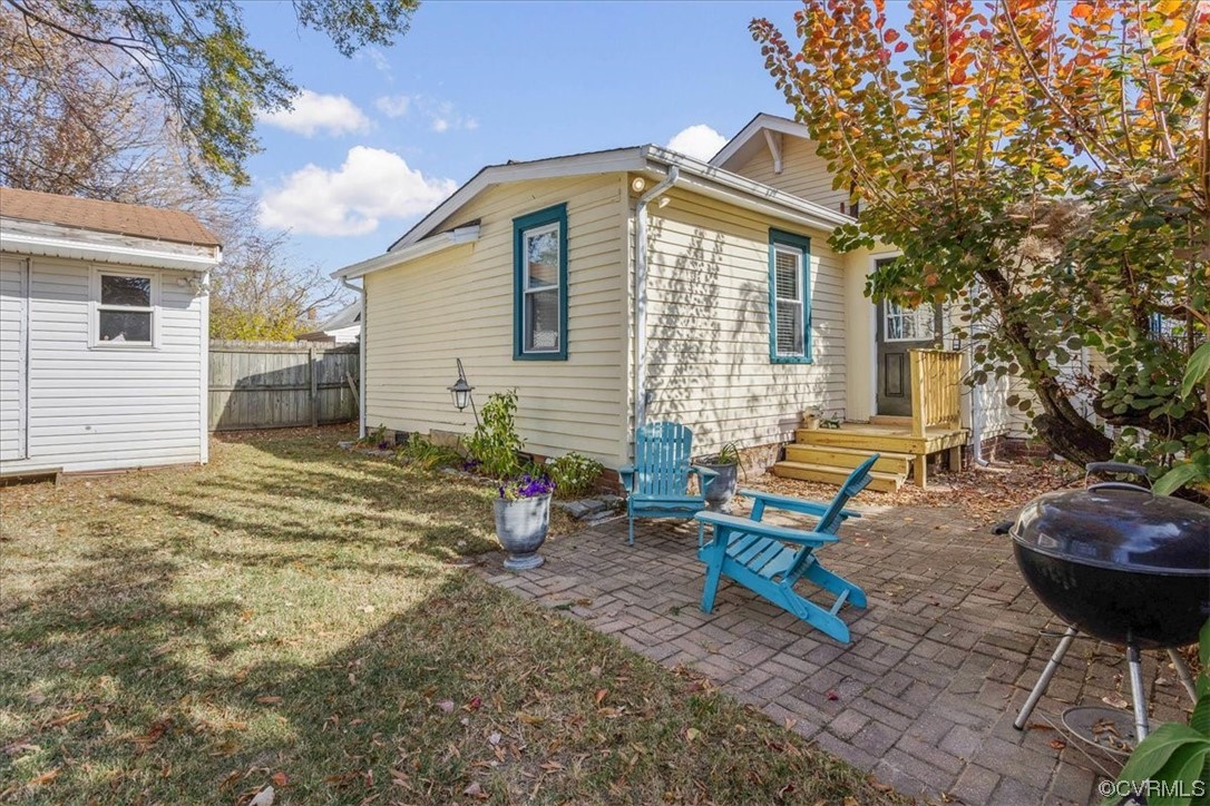 708 Hamilton Avenue Colonial Heights, VA 23834 - Photo 29 of 32 a backyard of a house with barbeque oven table and chairs
