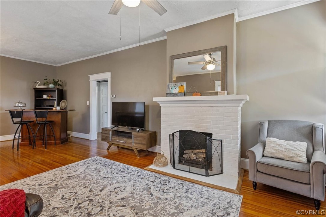 708 Hamilton Avenue Colonial Heights, VA 23834 - Photo 6 of 32 a living room with furniture and a fireplace
