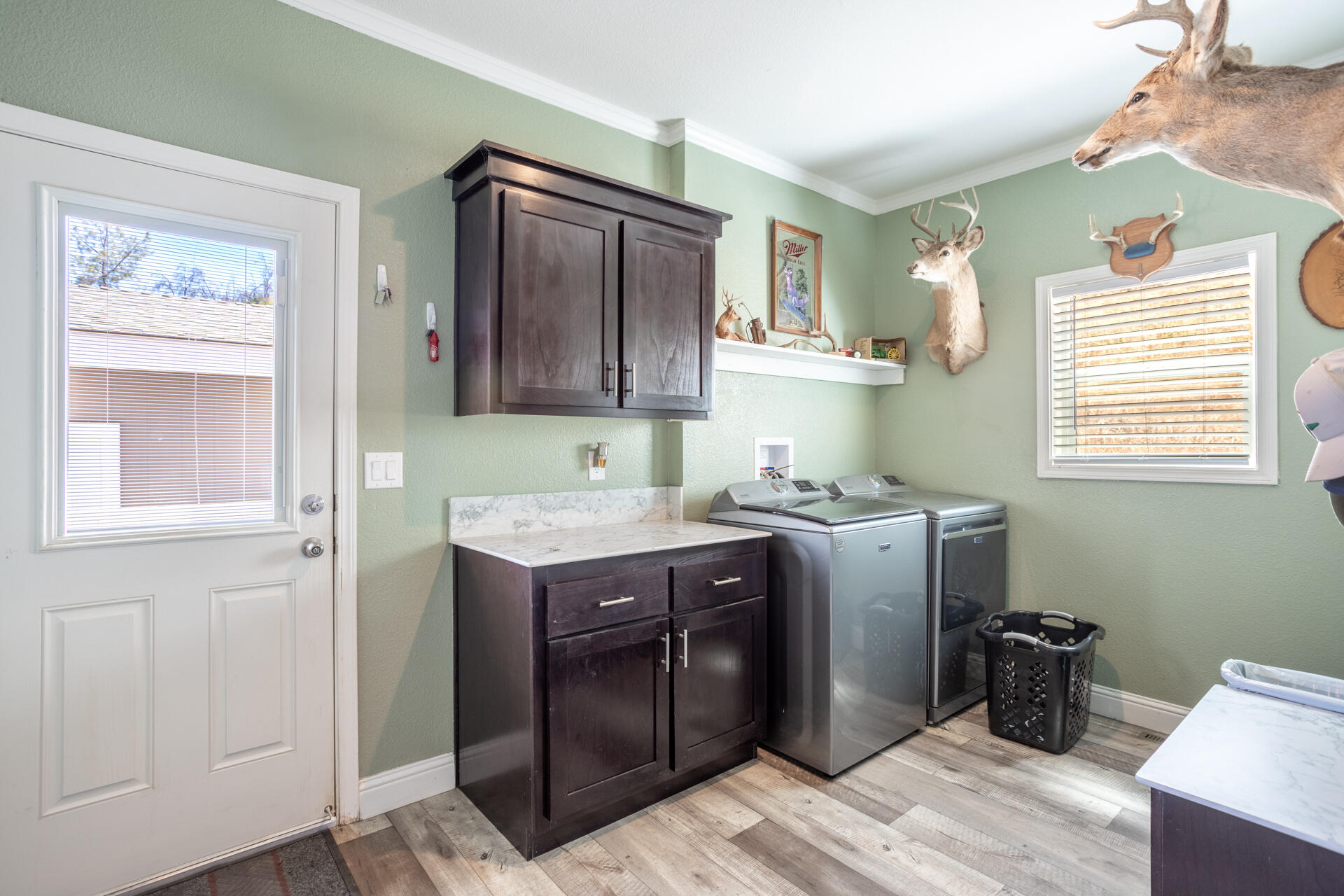 13582 Echo Hill Road Redding, CA 96003 - Photo 18 of 40 Laundry Room