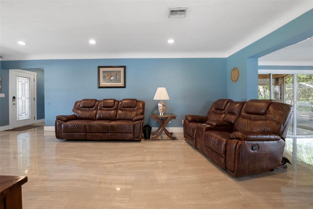 250 Brigham Road Northwest Winter Haven, FL 33881 - Photo 9 of 65 a living room with furniture